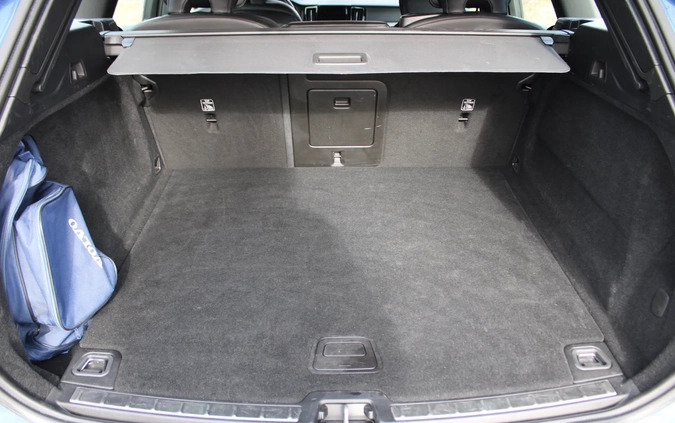 Volvo XC 60 cena 149999 przebieg: 81000, rok produkcji 2019 z Racibórz małe 137